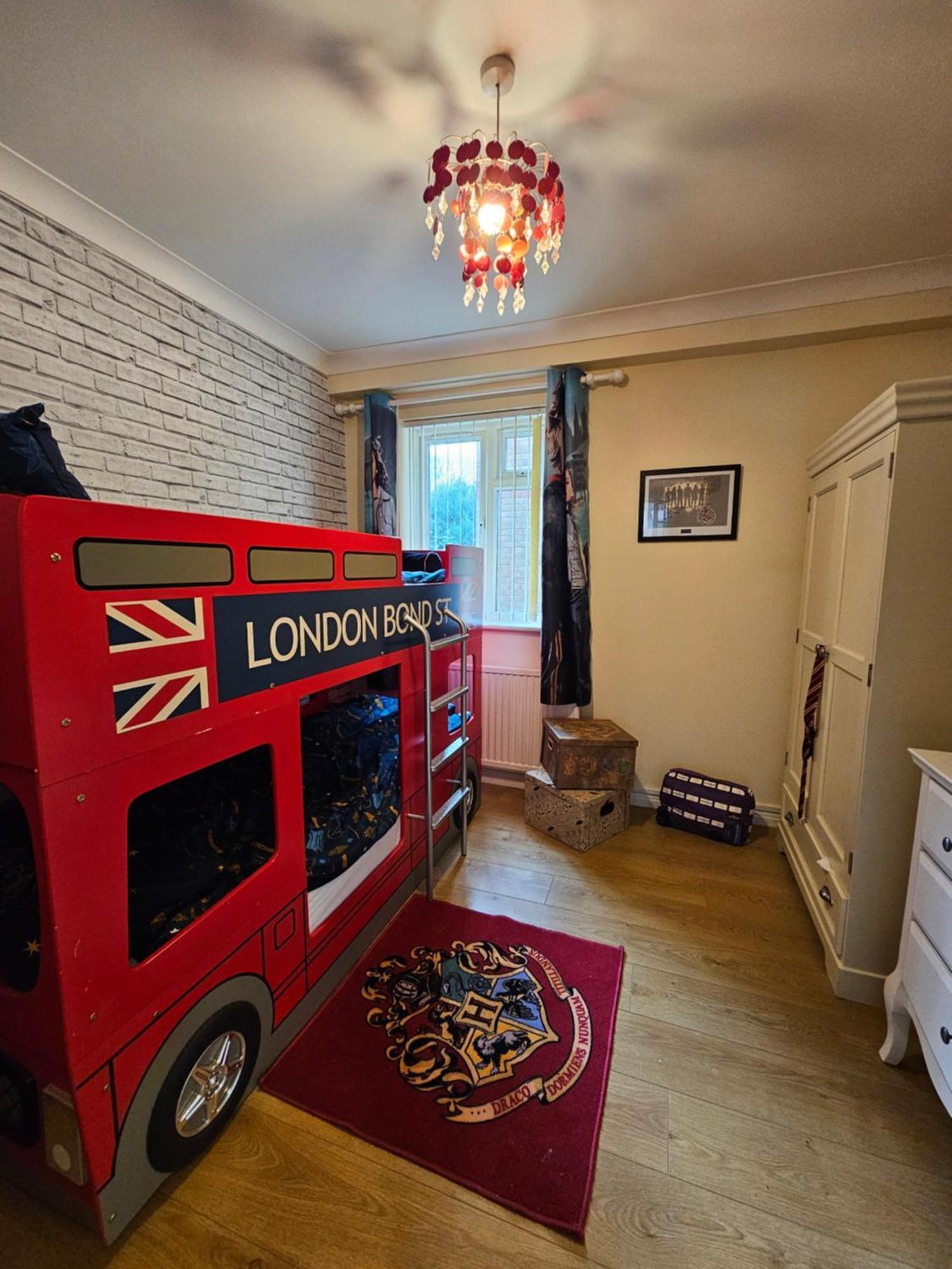 Harry Potter Hogwarts Apartment Watford  Exteriör bild